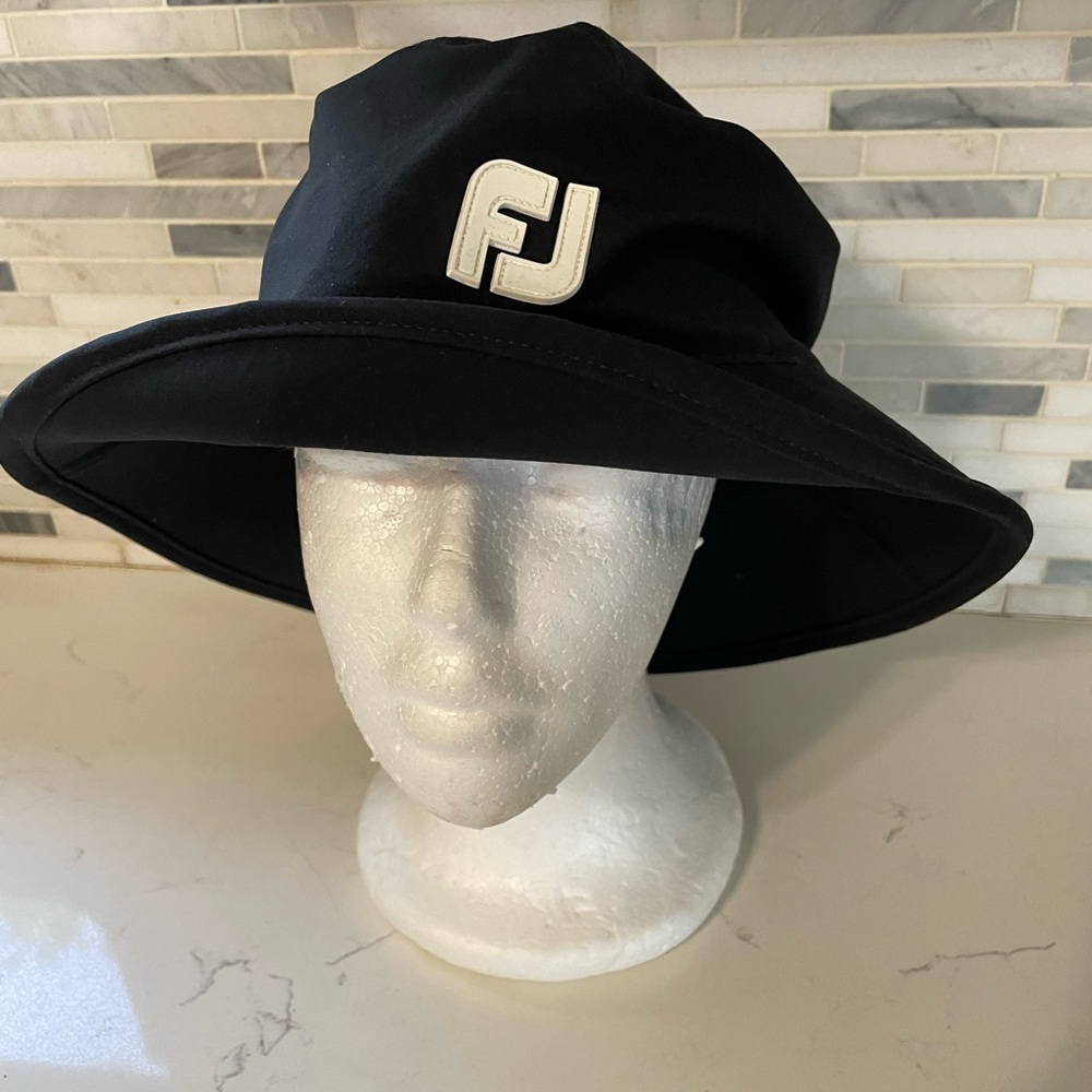 Footjoy dryjoys Golf Tour Black Bucket hat adjustable inner strap
L/XL New
